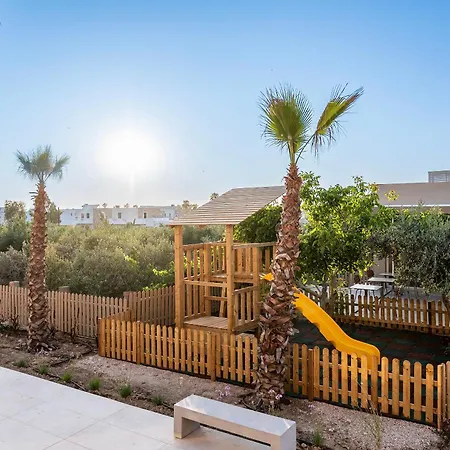 Time To Smile Saline Hotel